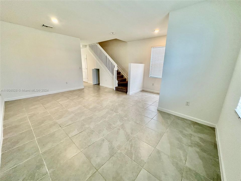 For Rent: $2,600 (3 beds, 2 baths, 1427 Square Feet)