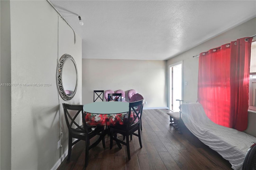 Recently Rented: $875 (2 beds, 1 baths, 648 Square Feet)