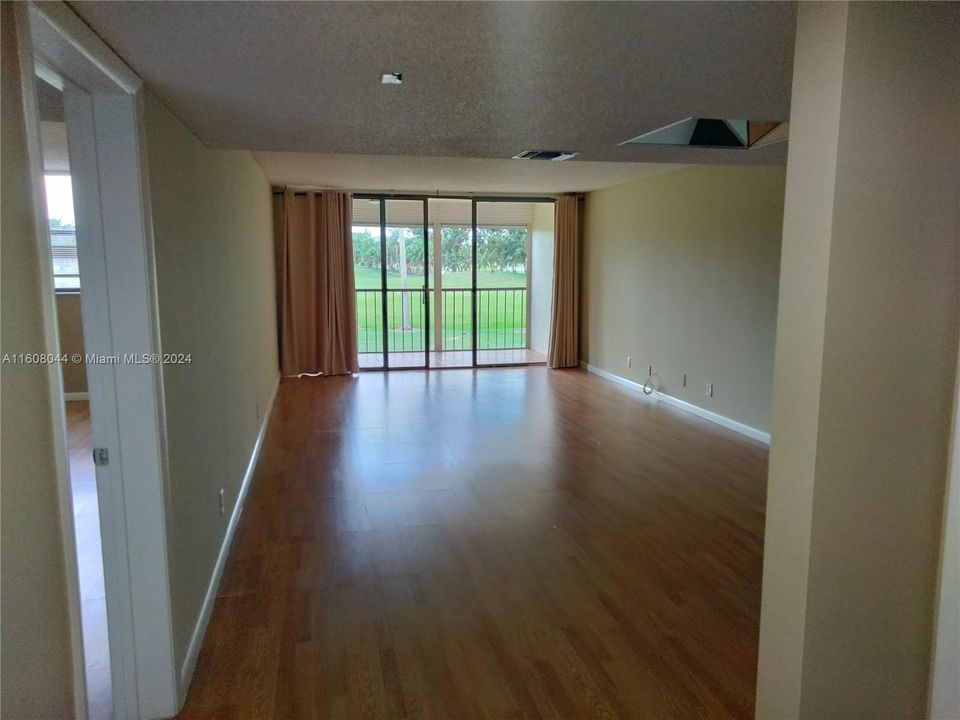 For Rent: $2,600 (2 beds, 2 baths, 1235 Square Feet)