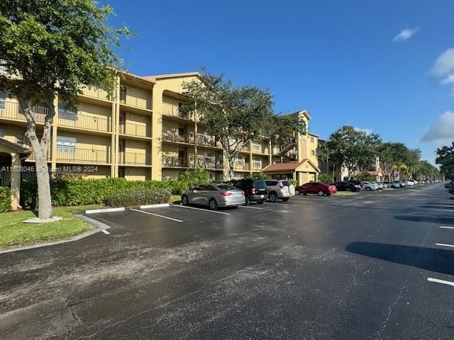 Active With Contract: $1,250 (0 beds, 1 baths, 514 Square Feet)