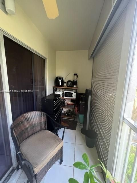 Active With Contract: $1,250 (0 beds, 1 baths, 514 Square Feet)