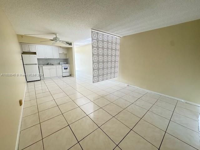 Active With Contract: $1,250 (0 beds, 1 baths, 514 Square Feet)