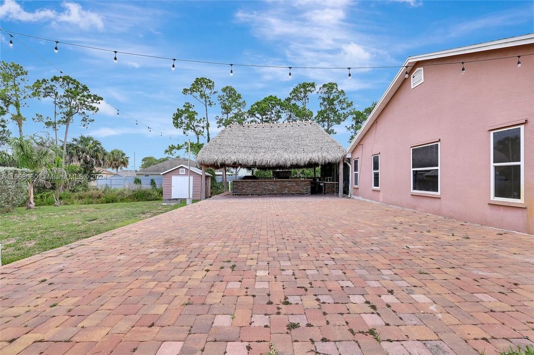 For Sale: $715,000 (4 beds, 2 baths, 2486 Square Feet)