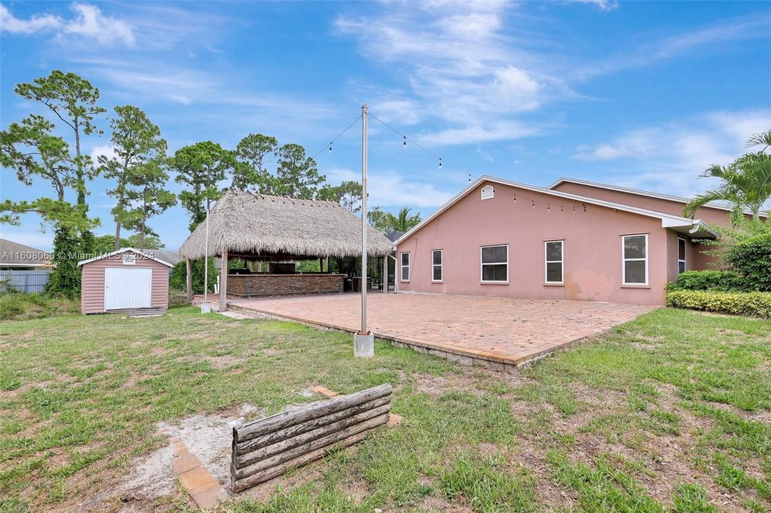 For Sale: $715,000 (4 beds, 2 baths, 2486 Square Feet)