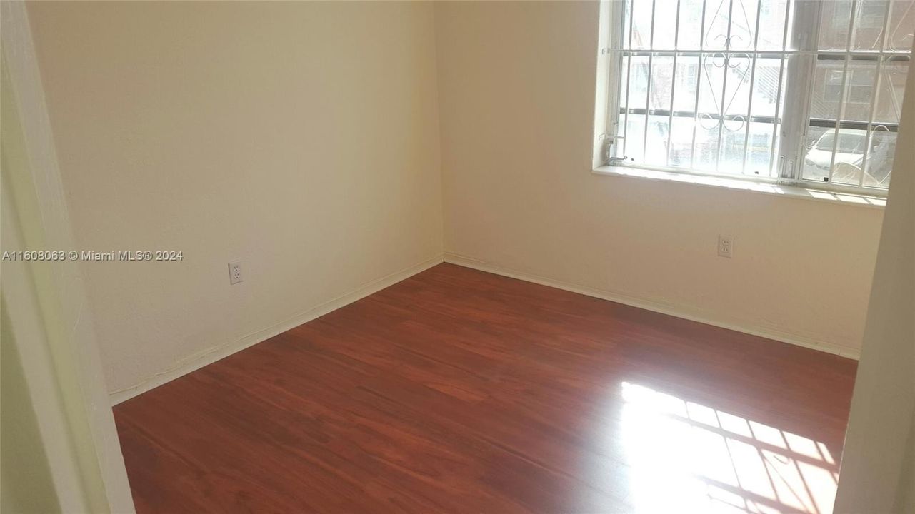 For Rent: $2,150 (2 beds, 1 baths, 725 Square Feet)