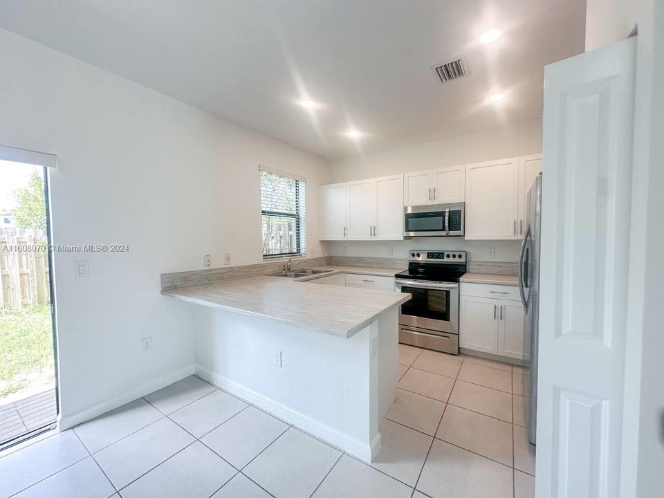 For Rent: $3,300 (3 beds, 2 baths, 1485 Square Feet)