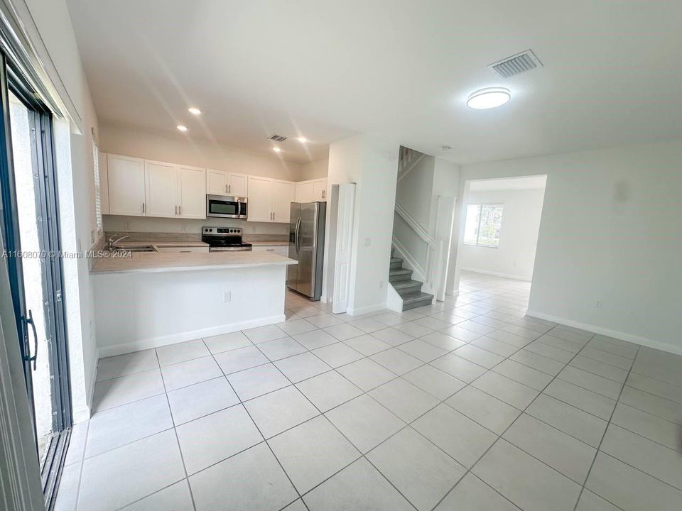 For Rent: $3,300 (3 beds, 2 baths, 1485 Square Feet)