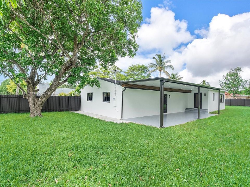 For Sale: $935,000 (3 beds, 2 baths, 1620 Square Feet)