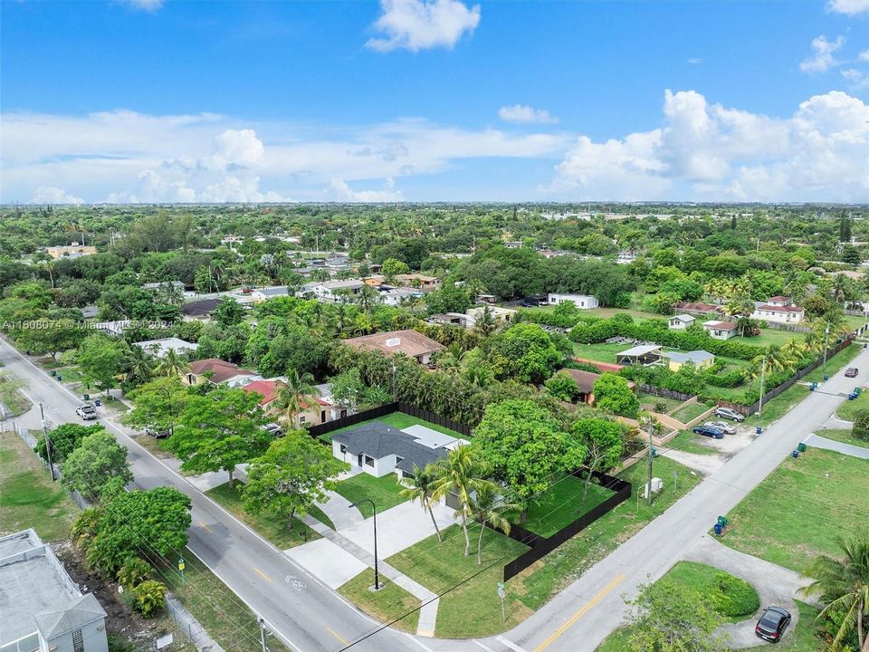 For Sale: $985,000 (3 beds, 2 baths, 1620 Square Feet)