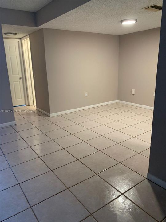 Recently Rented: $2,000 (2 beds, 2 baths, 880 Square Feet)