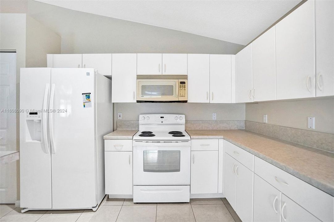 For Rent: $3,300 (3 beds, 2 baths, 1757 Square Feet)