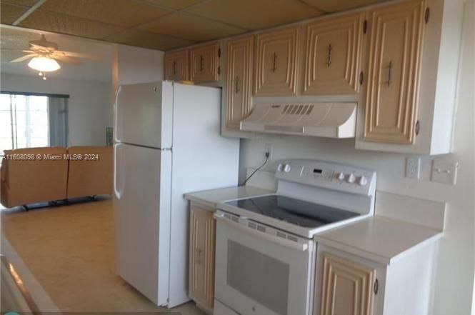 For Rent: $2,050 (2 beds, 2 baths, 1100 Square Feet)