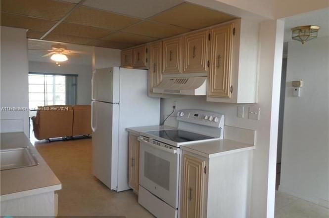 For Rent: $2,050 (2 beds, 2 baths, 1100 Square Feet)