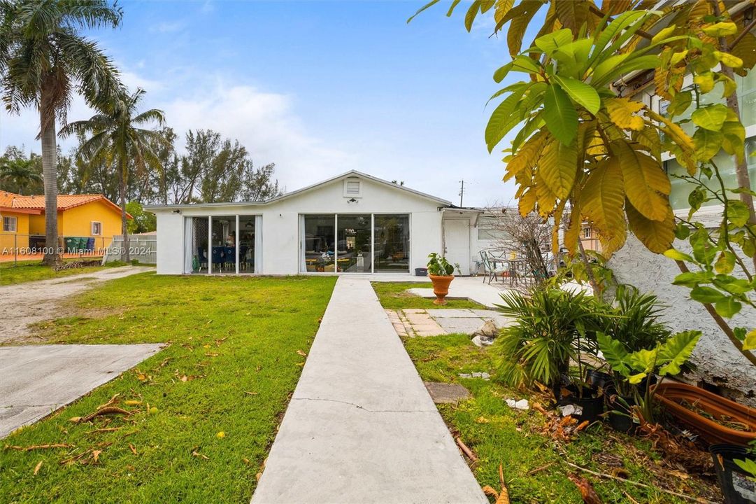 Recently Sold: $699,000 (3 beds, 2 baths, 2886 Square Feet)