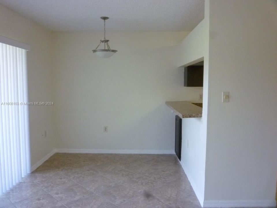 For Sale: $195,000 (1 beds, 1 baths, 750 Square Feet)