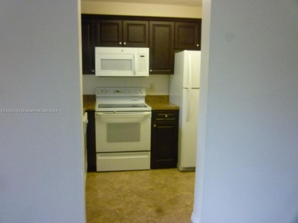 For Sale: $195,000 (1 beds, 1 baths, 750 Square Feet)