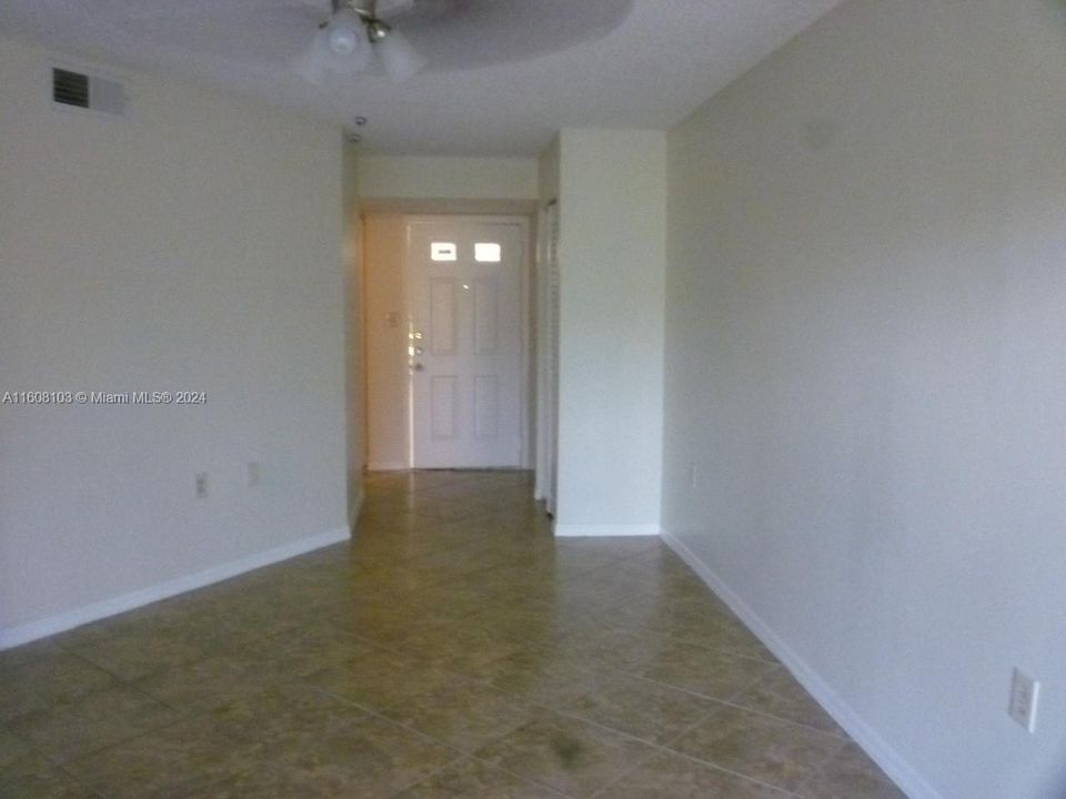 For Sale: $189,000 (1 beds, 1 baths, 750 Square Feet)