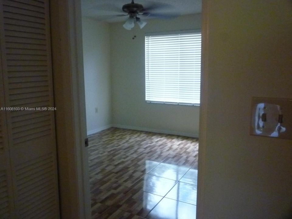 For Sale: $189,000 (1 beds, 1 baths, 750 Square Feet)