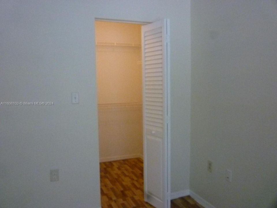 For Sale: $189,000 (1 beds, 1 baths, 750 Square Feet)