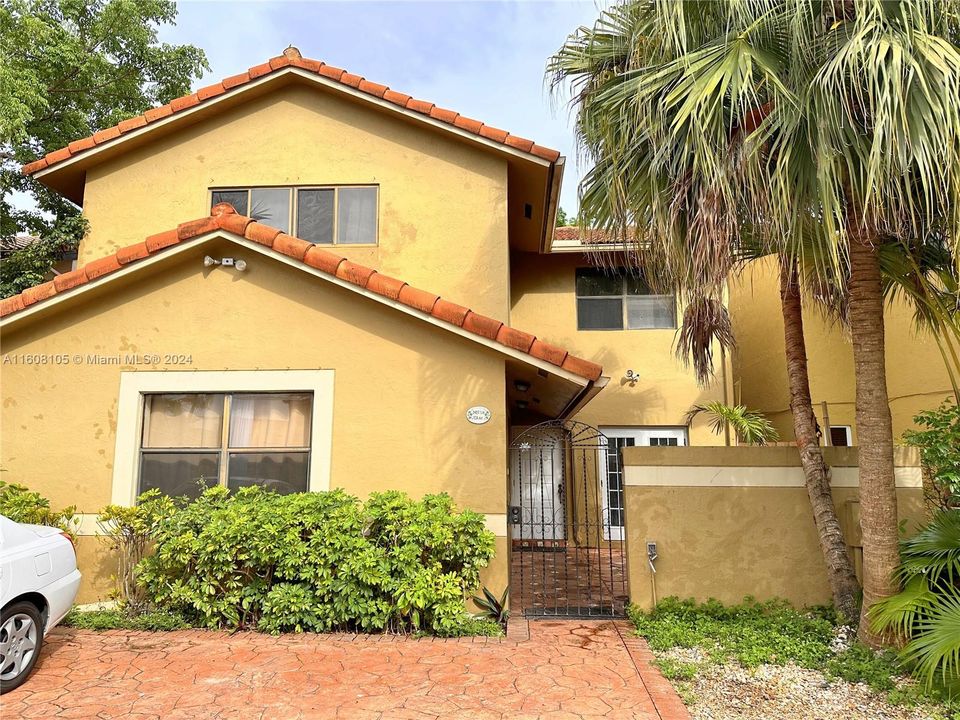 For Sale: $640,000 (5 beds, 3 baths, 2420 Square Feet)