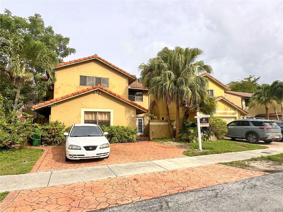 For Sale: $640,000 (5 beds, 3 baths, 2420 Square Feet)