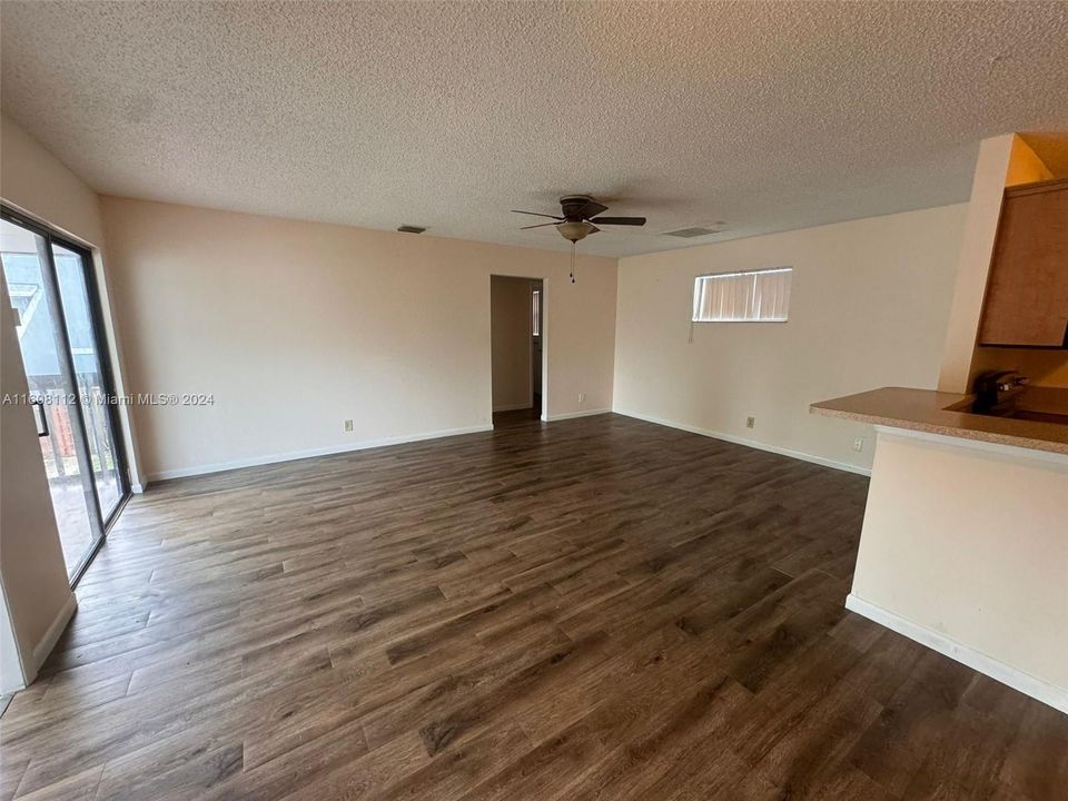 For Rent: $2,000 (2 beds, 2 baths, 975 Square Feet)