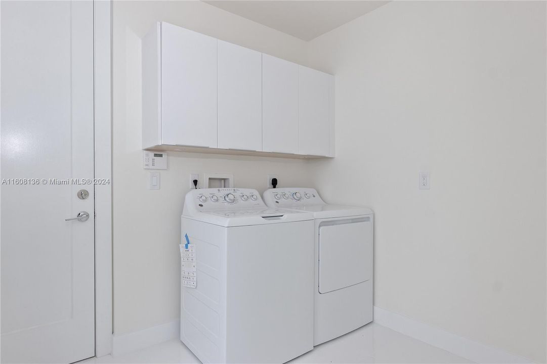 Active With Contract: $5,000 (3 beds, 3 baths, 2065 Square Feet)