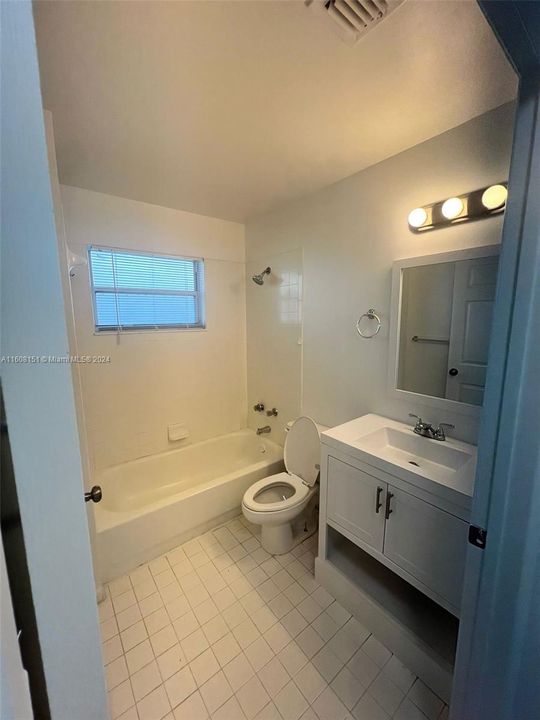 Active With Contract: $1,975 (2 beds, 1 baths, 0 Square Feet)