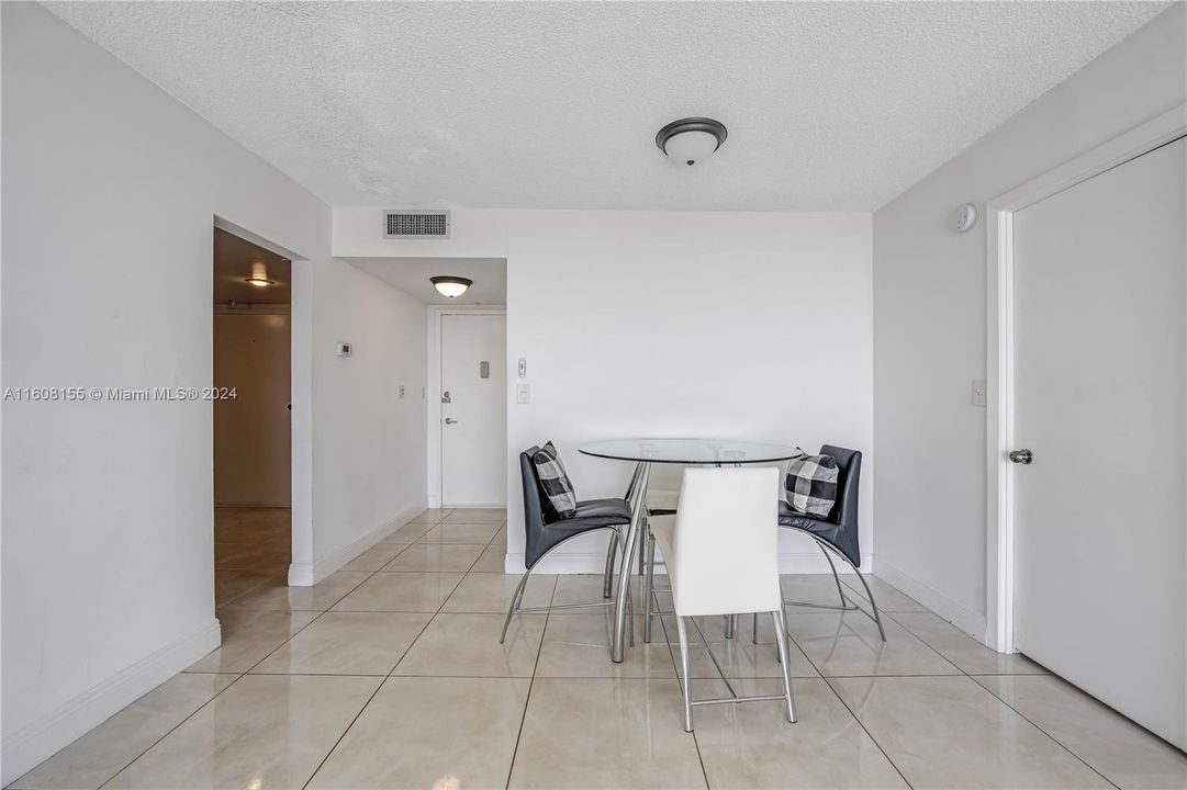 For Rent: $2,900 (2 beds, 2 baths, 1073 Square Feet)