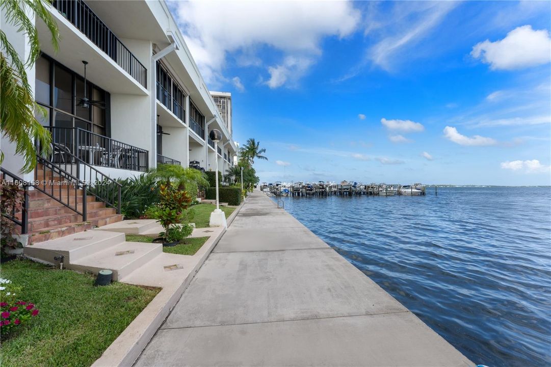 For Sale: $1,950,000 (3 beds, 3 baths, 2260 Square Feet)