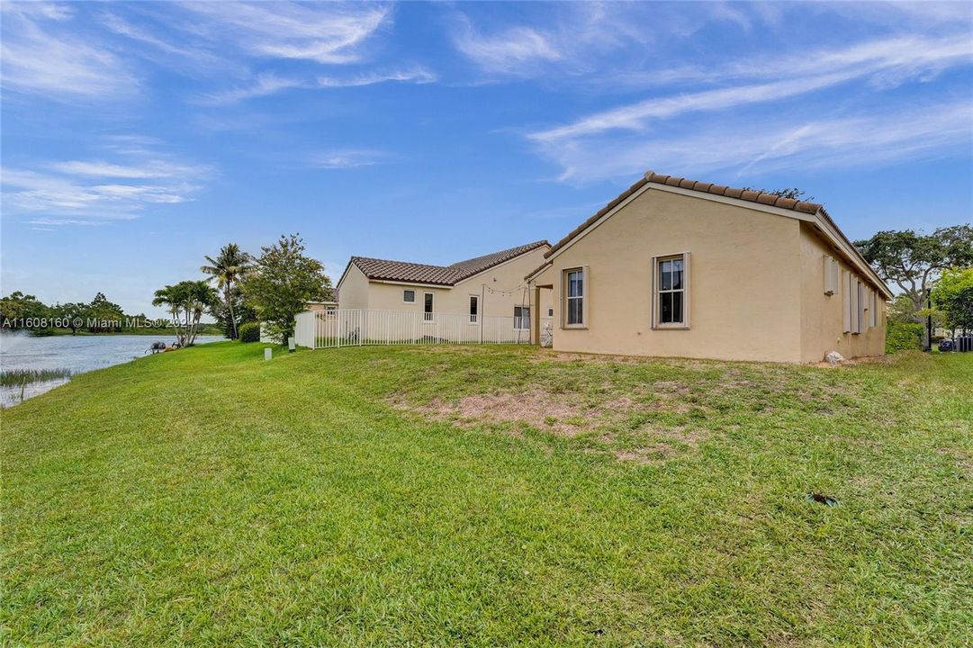 For Sale: $650,000 (3 beds, 2 baths, 1440 Square Feet)