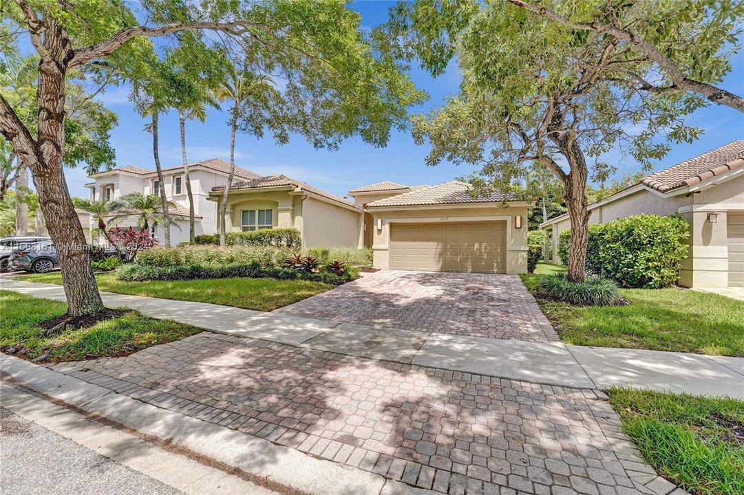 For Sale: $1,100,000 (4 beds, 3 baths, 2406 Square Feet)