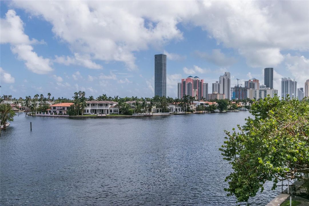 For Sale: $1,425,000 (3 beds, 2 baths, 2745 Square Feet)