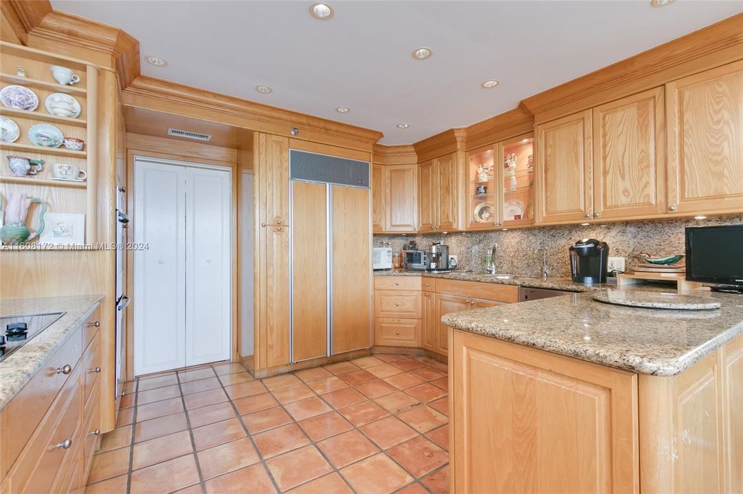 For Sale: $1,199,000 (3 beds, 2 baths, 2745 Square Feet)