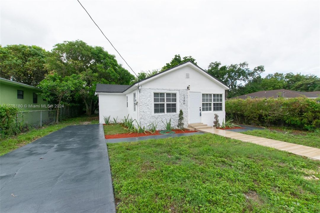 Active With Contract: $460,000 (4 beds, 3 baths, 1559 Square Feet)