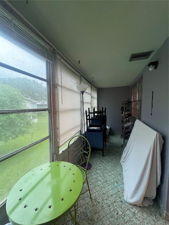 For Sale: $210,000 (2 beds, 1 baths, 798 Square Feet)