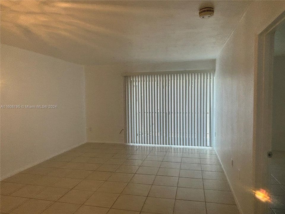 For Rent: $1,800 (1 beds, 1 baths, 677 Square Feet)