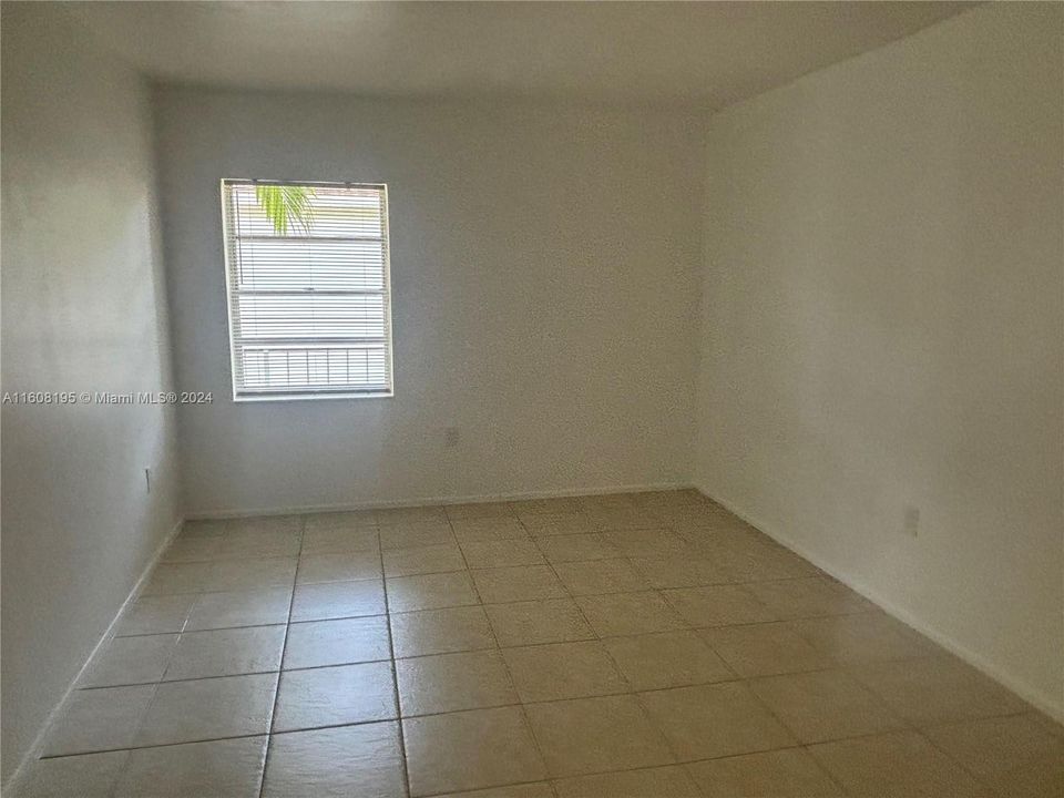 For Rent: $1,800 (1 beds, 1 baths, 677 Square Feet)