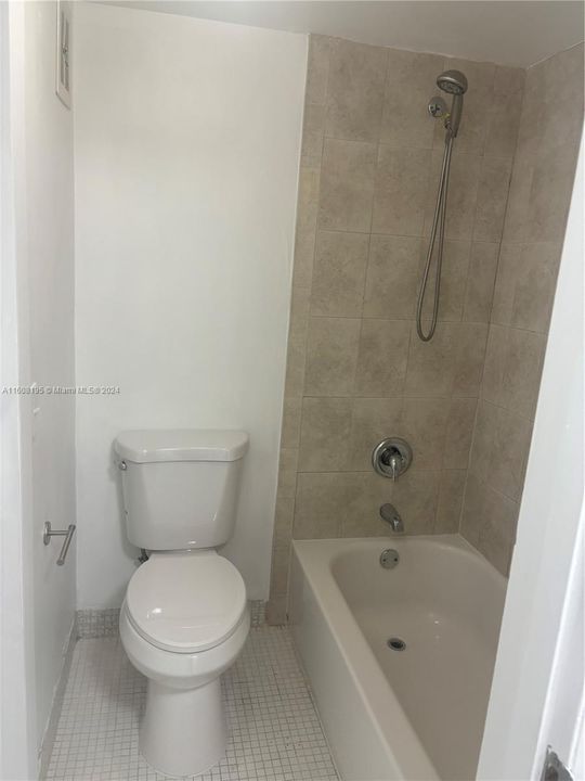 For Rent: $1,800 (1 beds, 1 baths, 677 Square Feet)