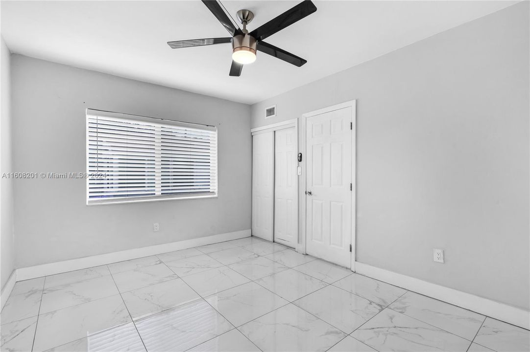 Active With Contract: $1,700 (1 beds, 1 baths, 1323 Square Feet)