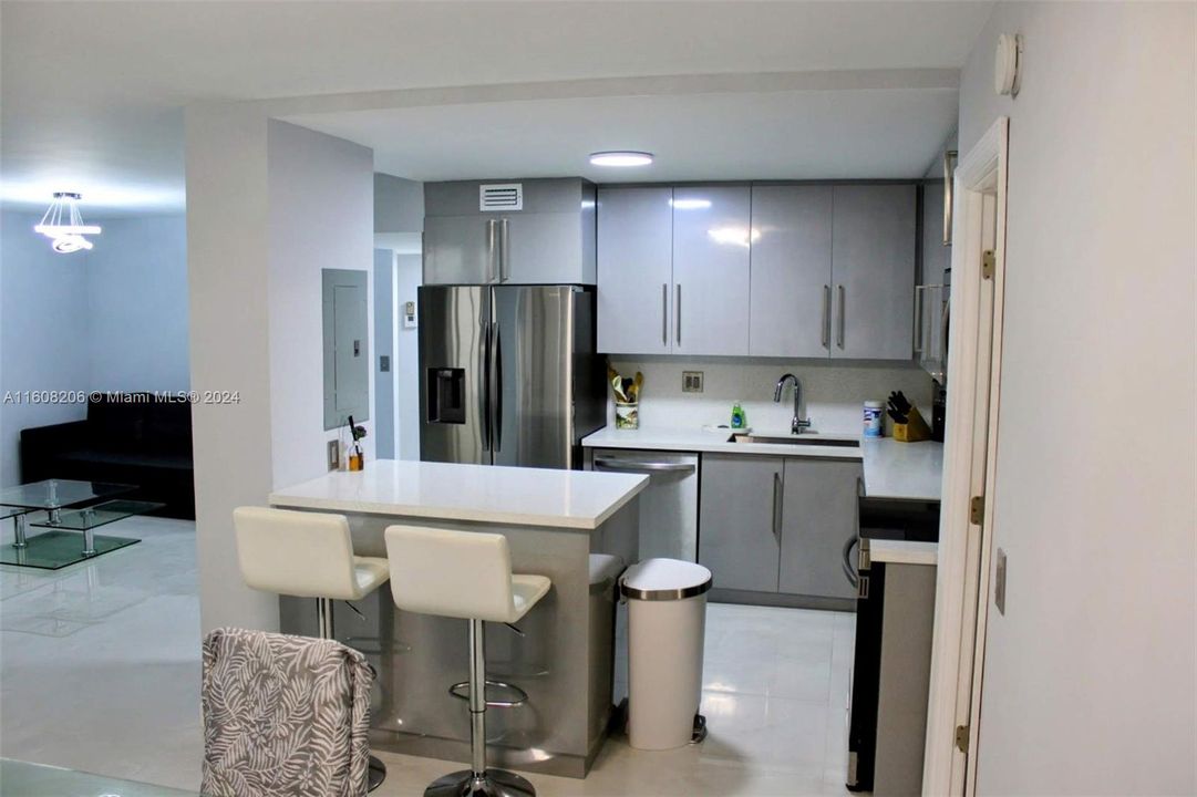 For Rent: $2,500 (1 beds, 1 baths, 965 Square Feet)