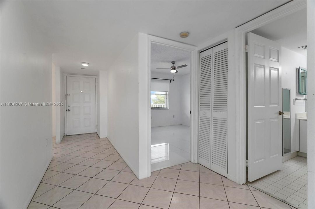 For Sale: $245,000 (2 beds, 2 baths, 1255 Square Feet)