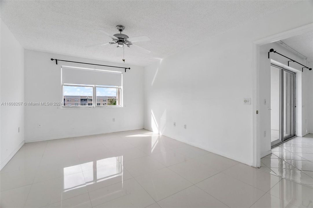 For Sale: $245,000 (2 beds, 2 baths, 1255 Square Feet)