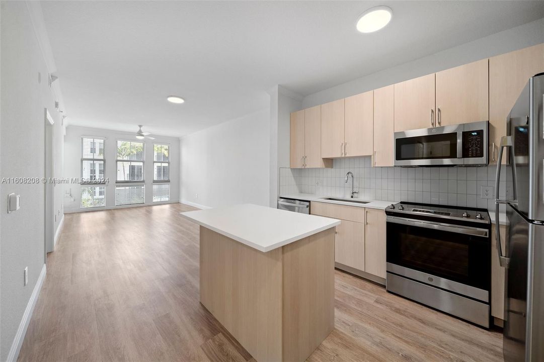 Active With Contract: $2,203 (1 beds, 1 baths, 750 Square Feet)