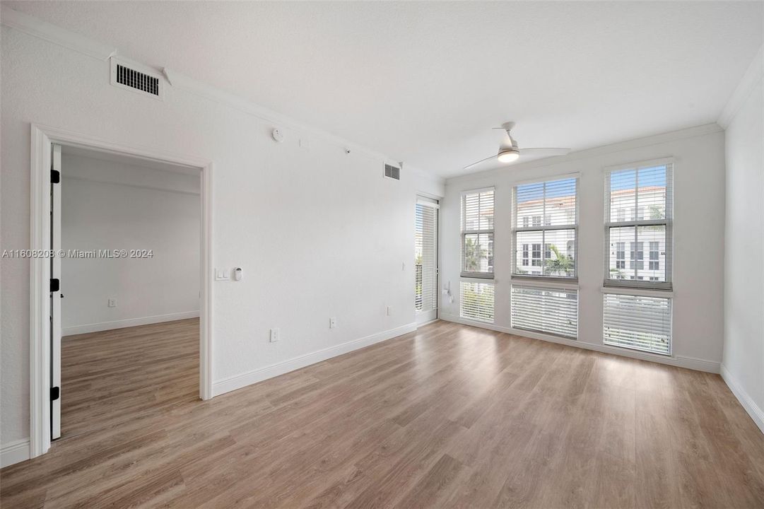 Active With Contract: $2,203 (1 beds, 1 baths, 750 Square Feet)