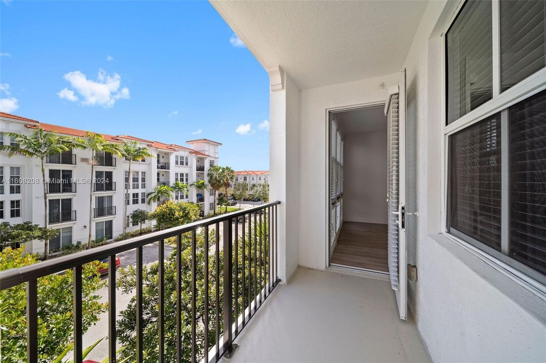 Active With Contract: $2,203 (1 beds, 1 baths, 750 Square Feet)