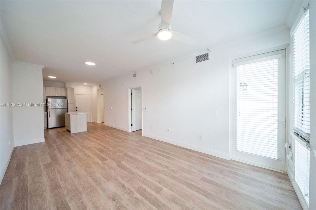 Active With Contract: $2,203 (1 beds, 1 baths, 750 Square Feet)