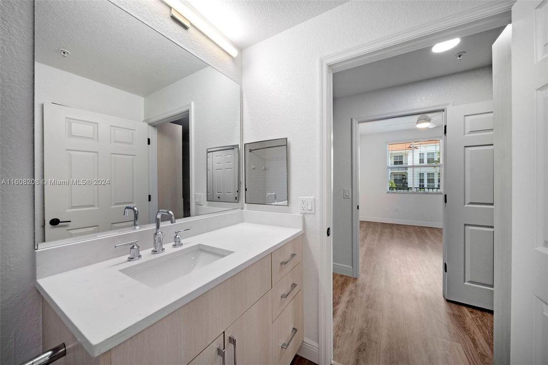 Active With Contract: $2,203 (1 beds, 1 baths, 750 Square Feet)