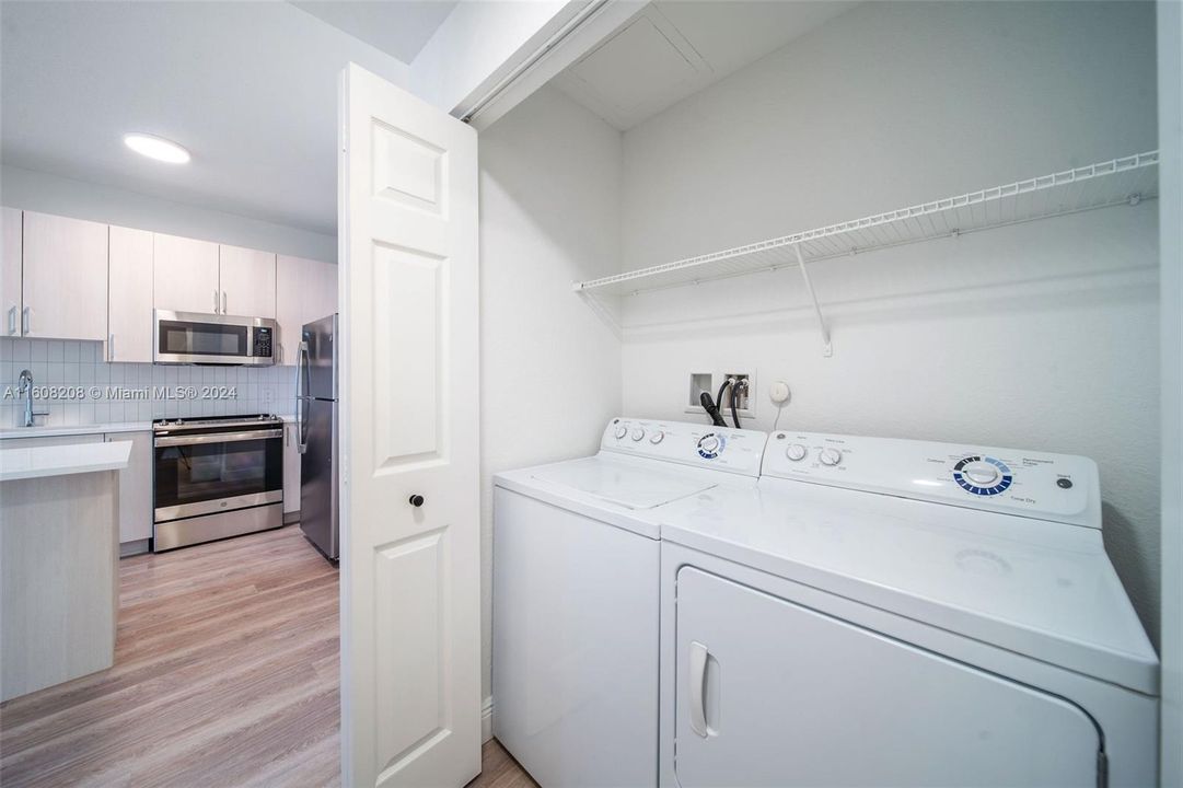 Active With Contract: $2,203 (1 beds, 1 baths, 750 Square Feet)