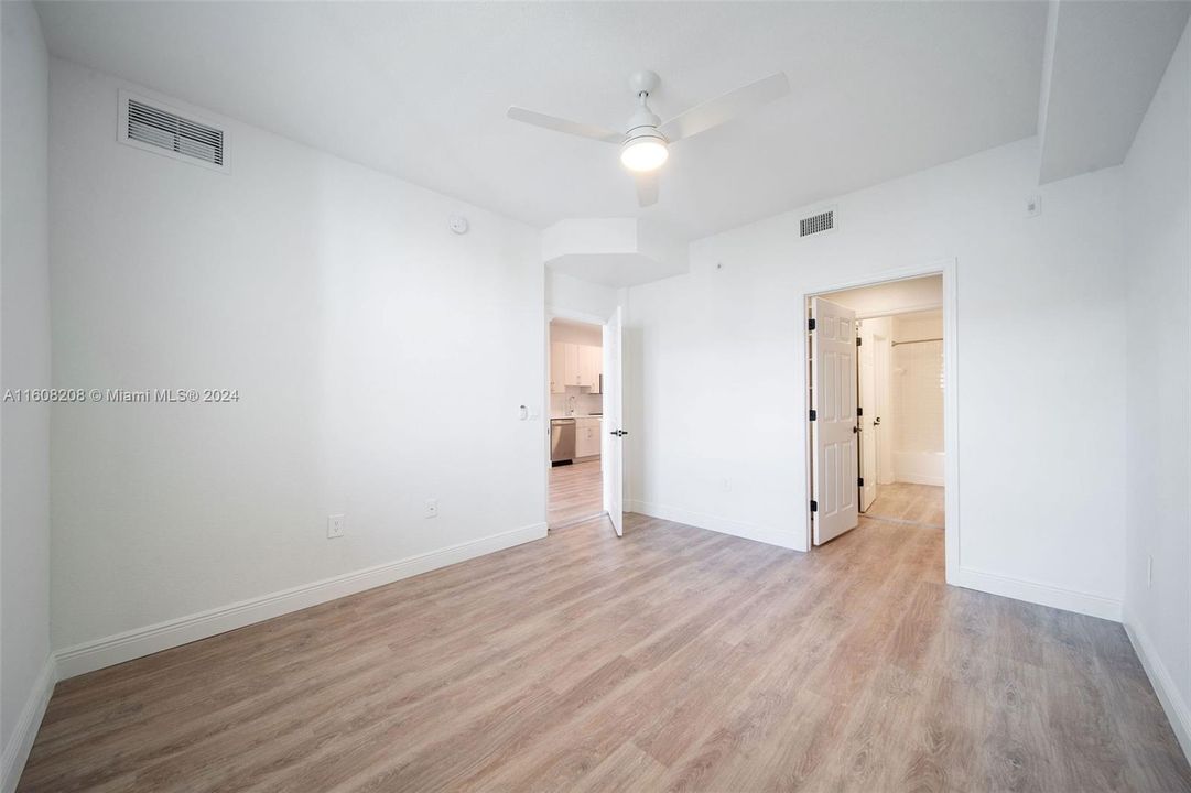 Active With Contract: $2,203 (1 beds, 1 baths, 750 Square Feet)